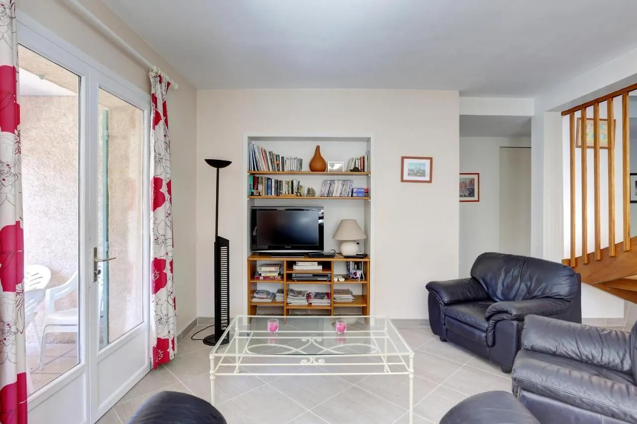 villa 8 pers, climatisée, piscine chauffée, un havre de paix sous les pins parasols Roquebrune-sur Argens